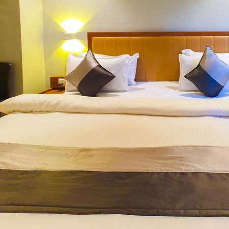 Hotel Nova Star Rajkot Extérieur photo