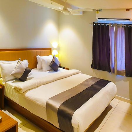 Hotel Nova Star Rajkot Extérieur photo