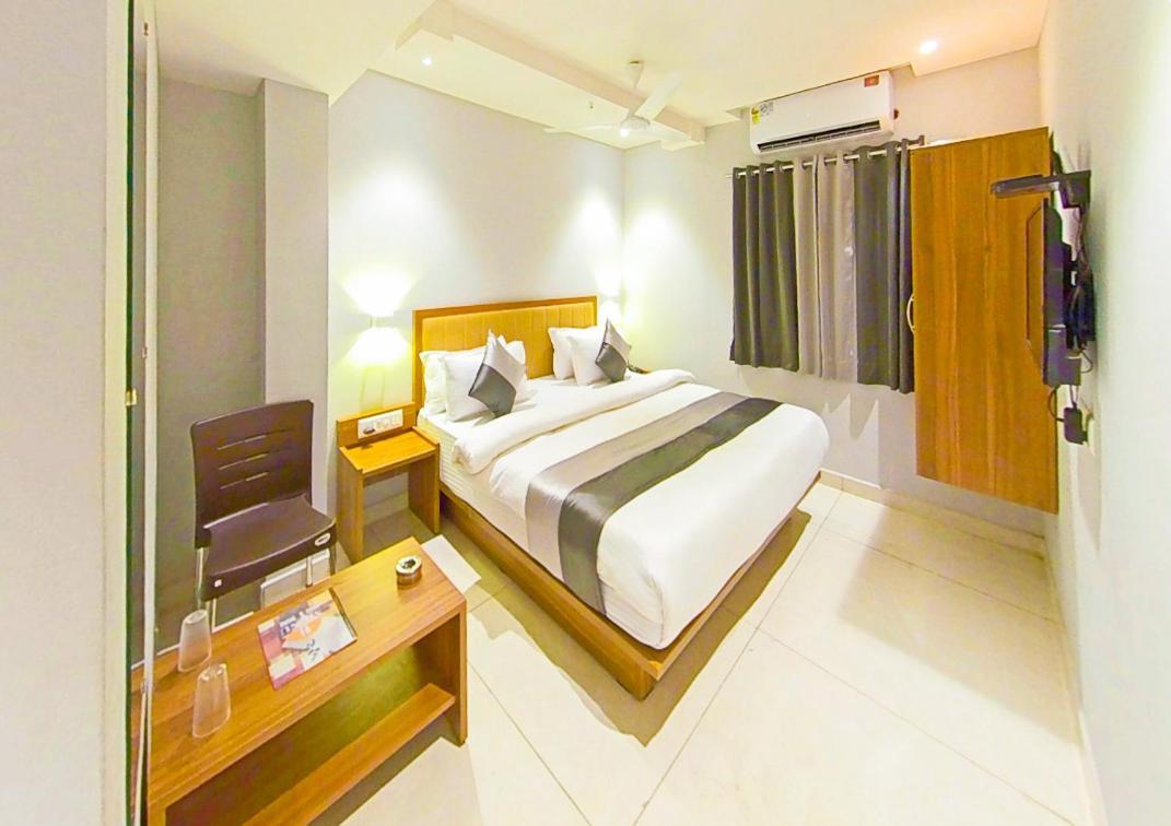 Hotel Nova Star Rajkot Extérieur photo