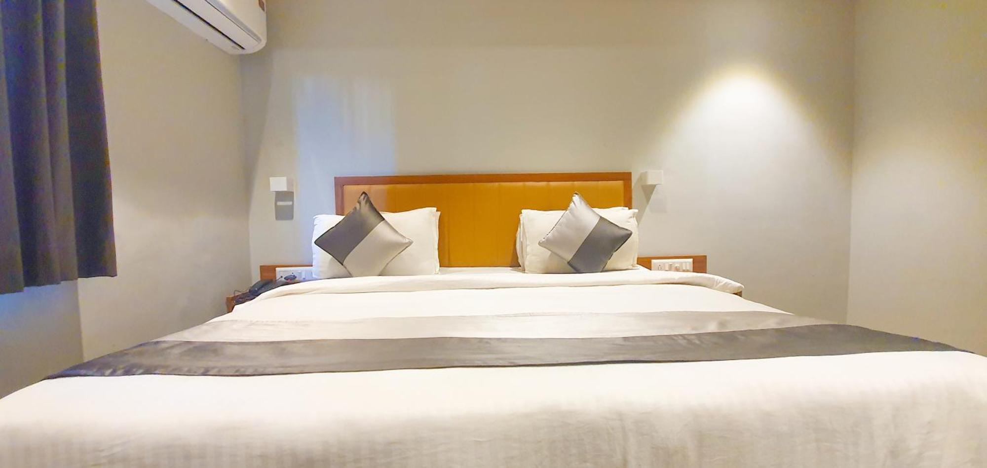 Hotel Nova Star Rajkot Extérieur photo