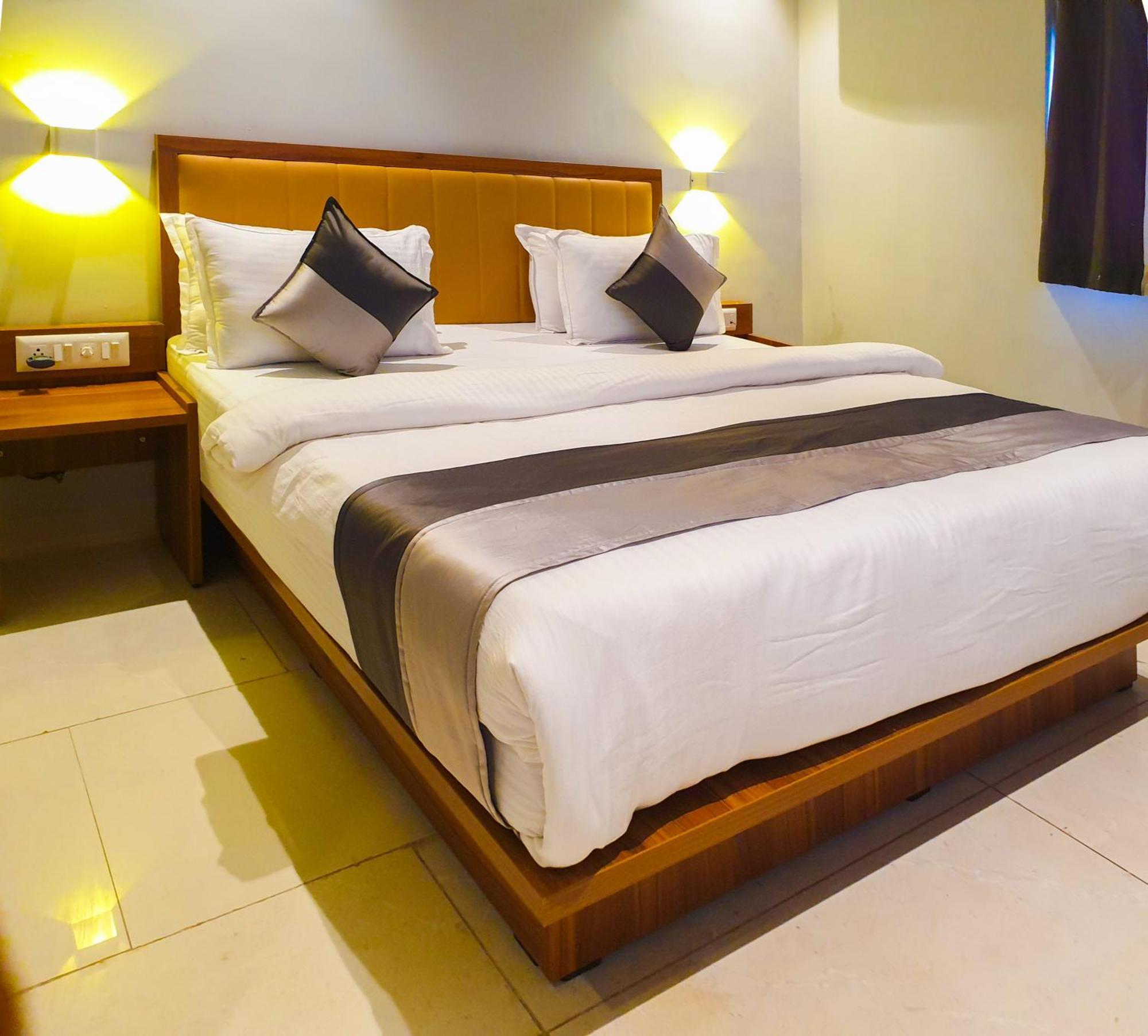 Hotel Nova Star Rajkot Extérieur photo