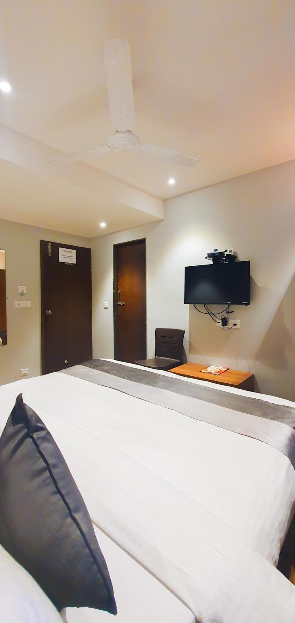 Hotel Nova Star Rajkot Extérieur photo