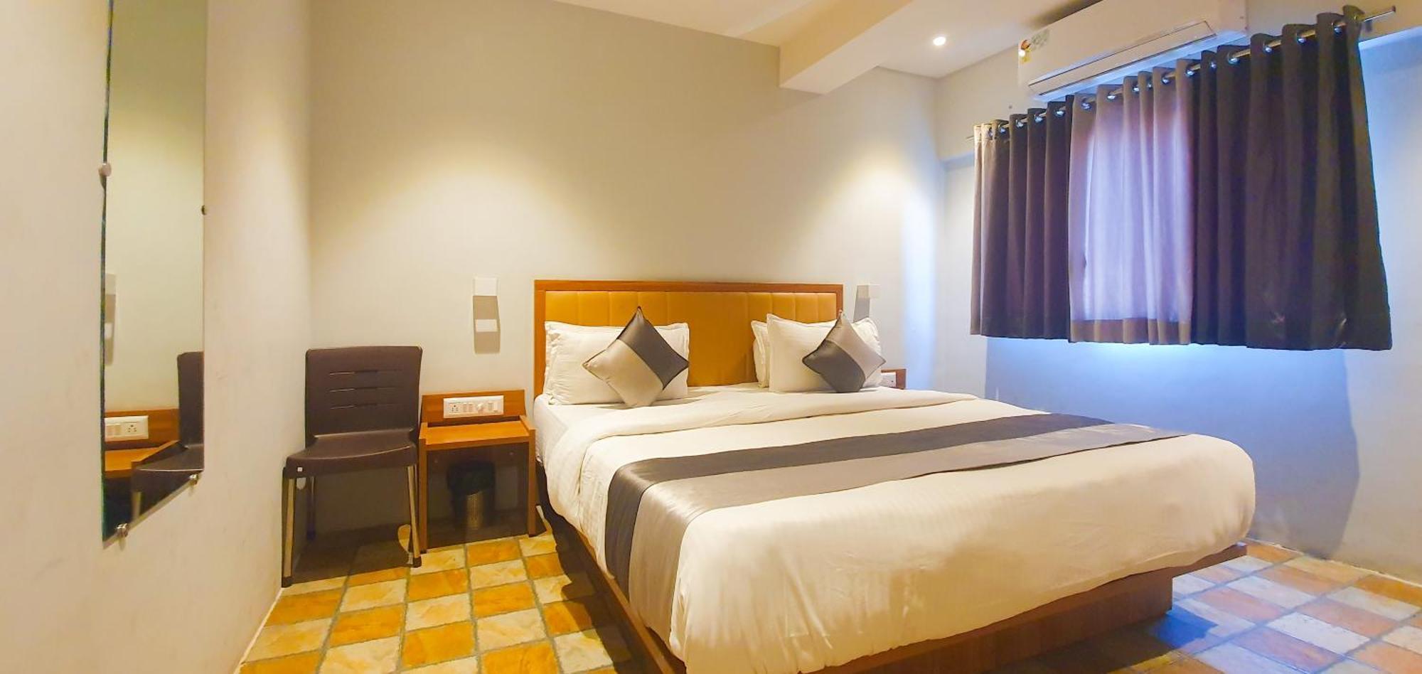 Hotel Nova Star Rajkot Extérieur photo