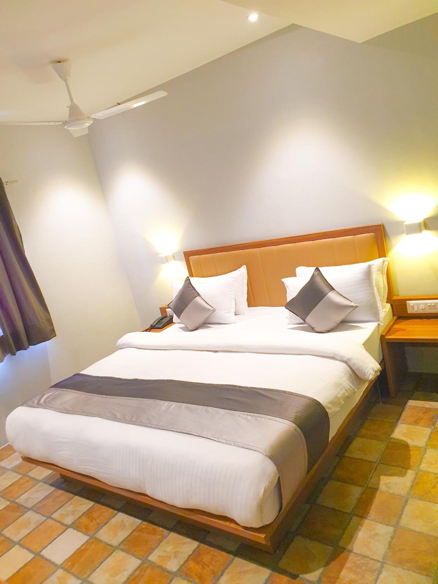 Hotel Nova Star Rajkot Extérieur photo
