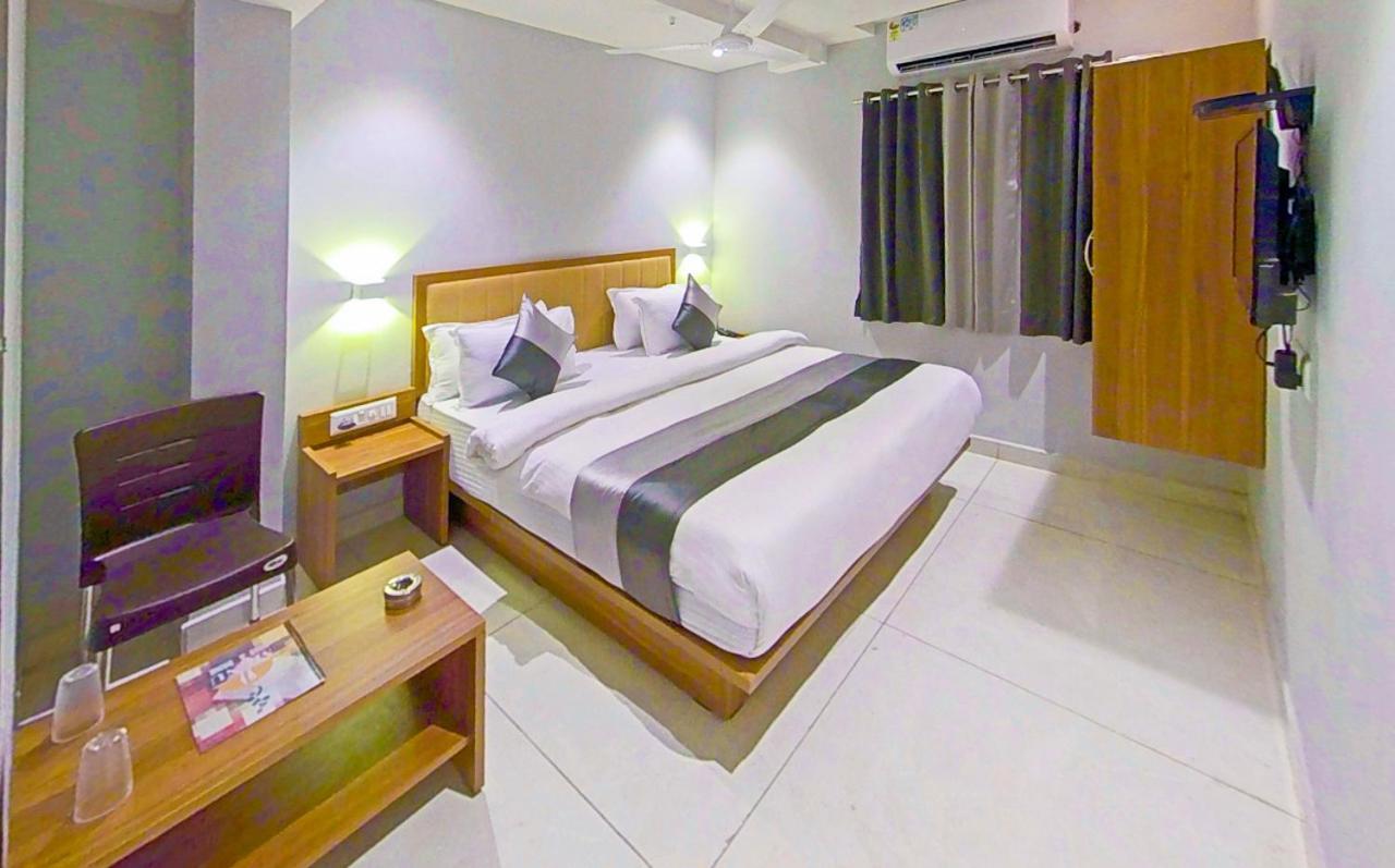 Hotel Nova Star Rajkot Extérieur photo