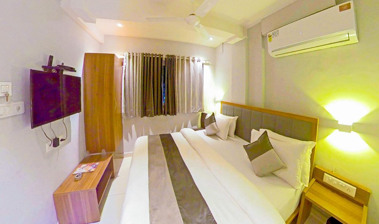 Hotel Nova Star Rajkot Extérieur photo