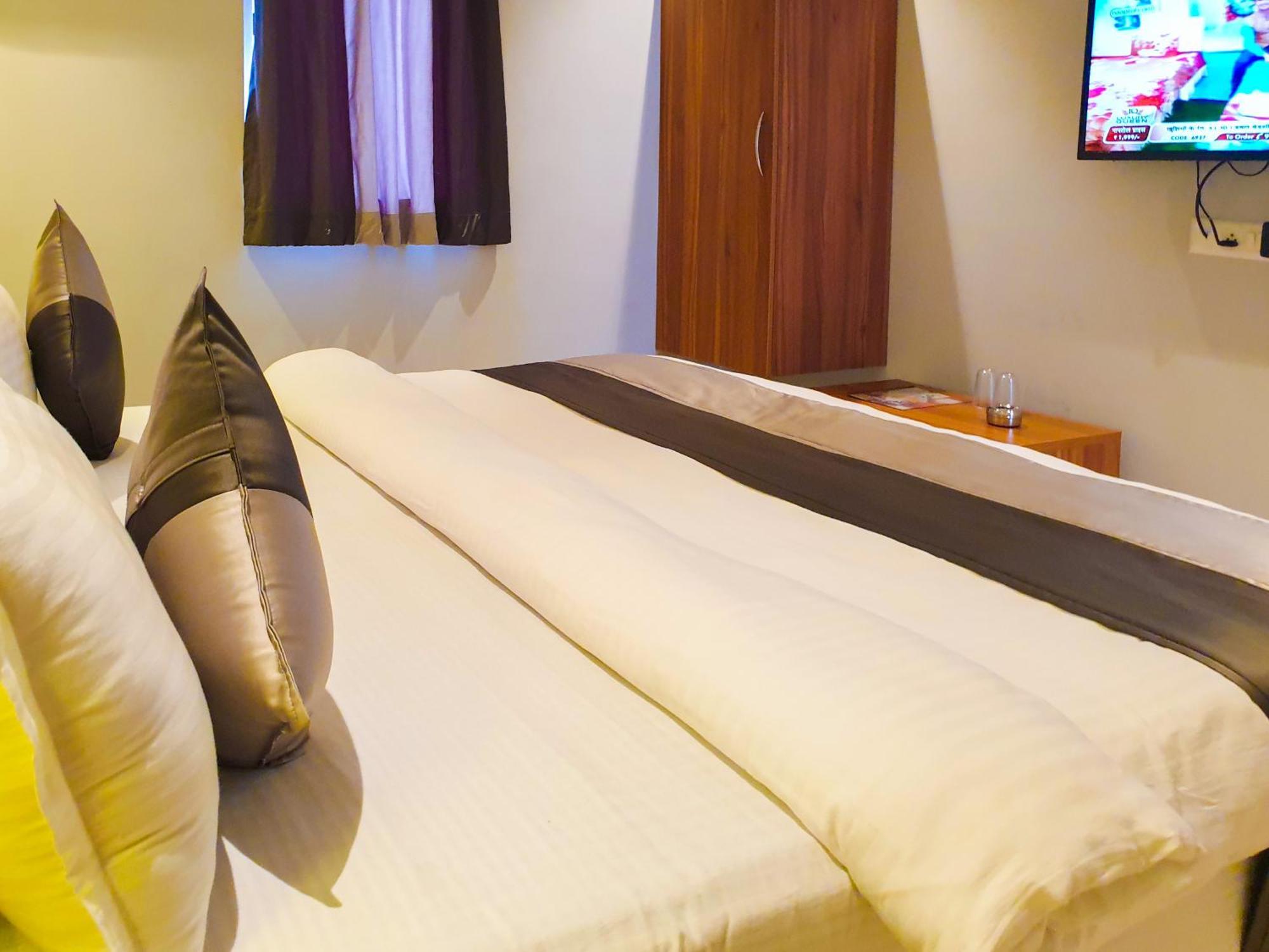 Hotel Nova Star Rajkot Extérieur photo