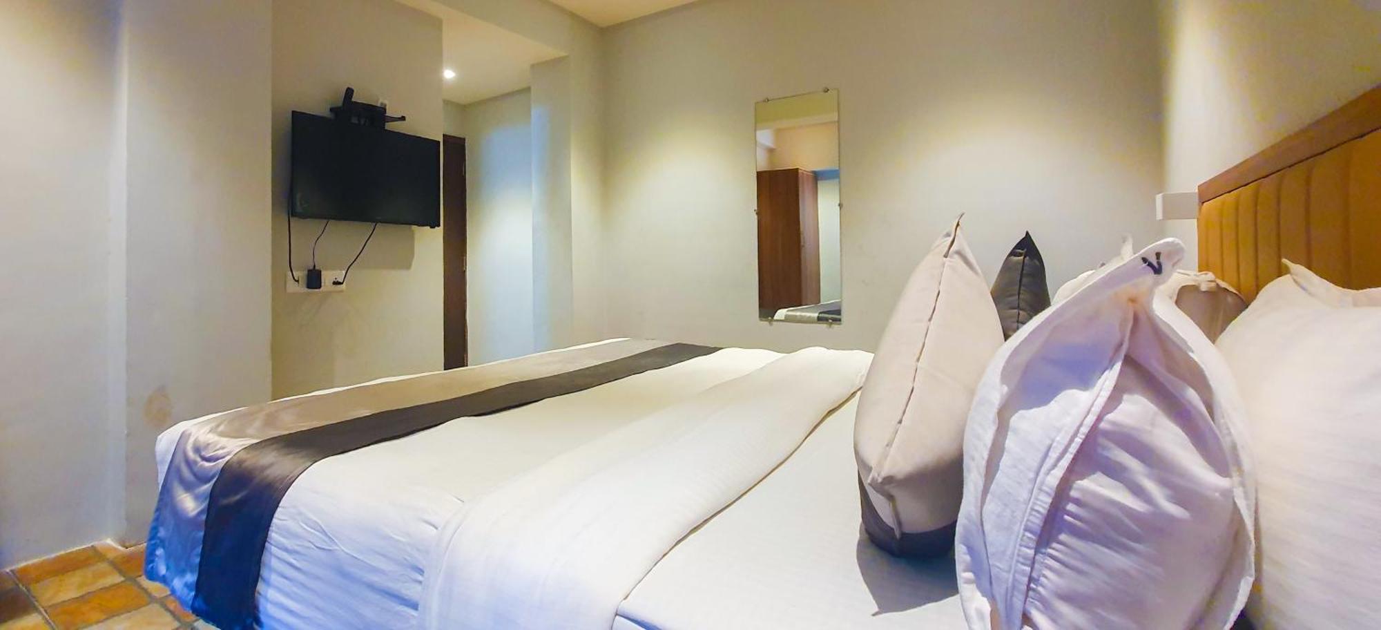 Hotel Nova Star Rajkot Extérieur photo