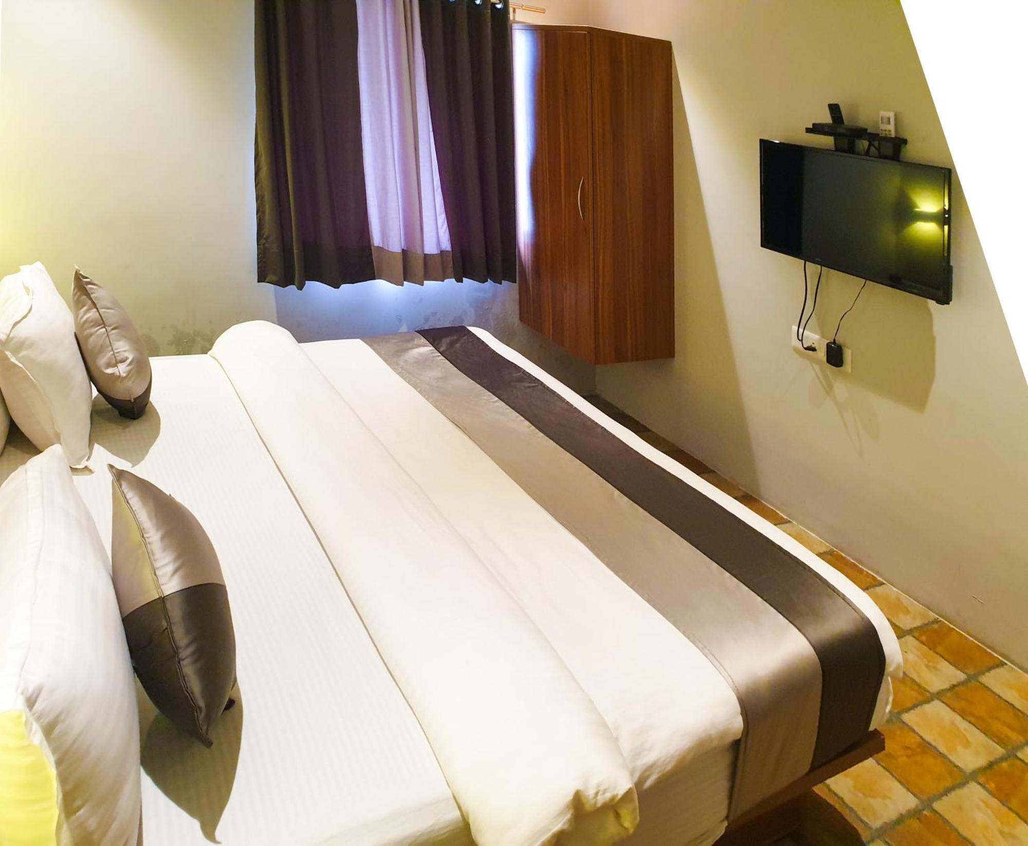 Hotel Nova Star Rajkot Extérieur photo