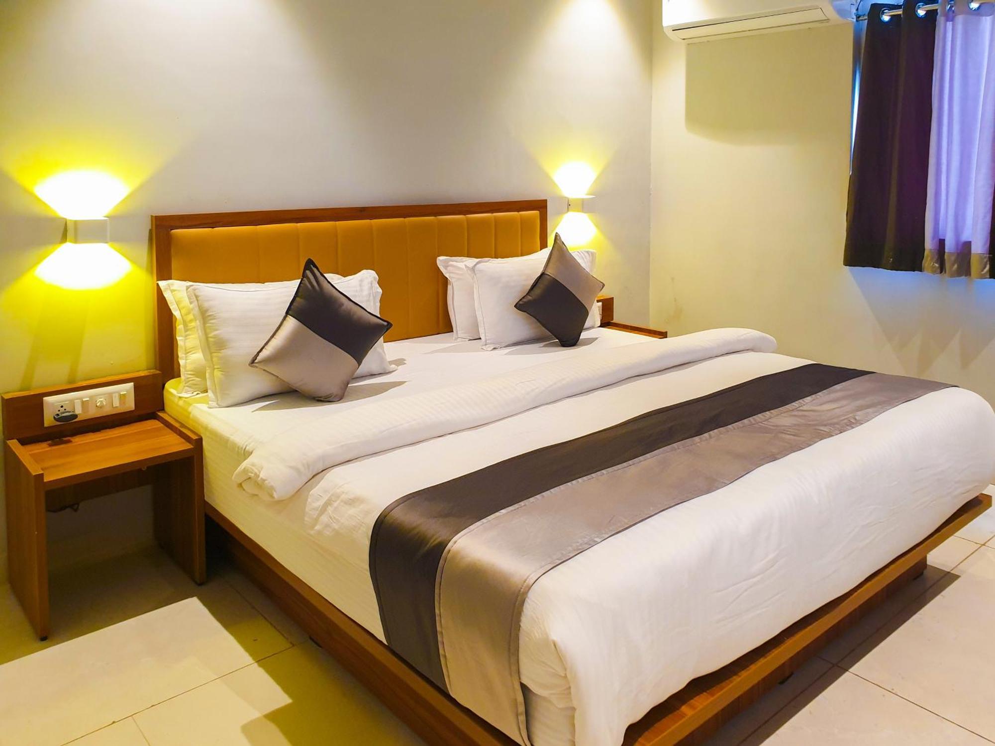Hotel Nova Star Rajkot Extérieur photo