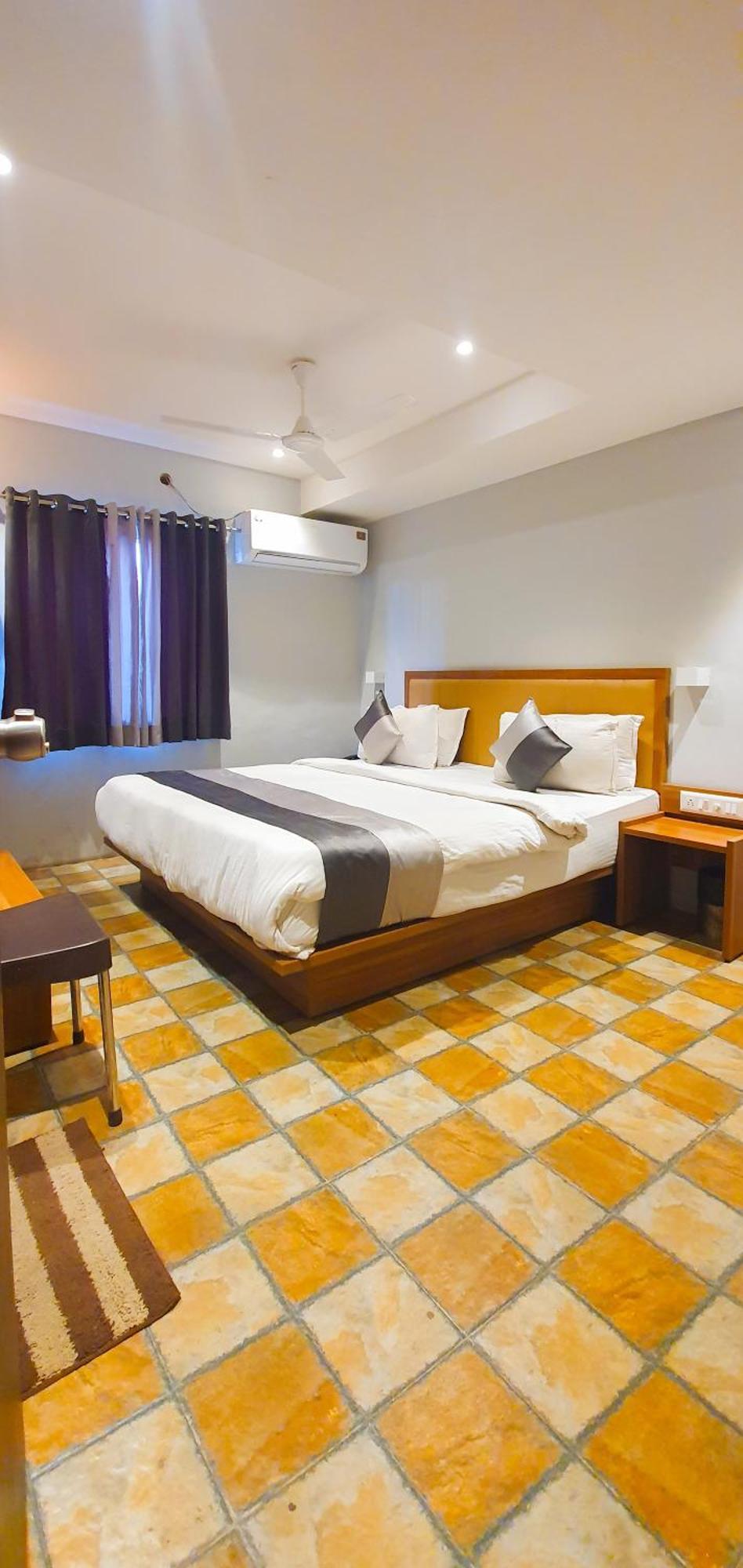 Hotel Nova Star Rajkot Extérieur photo