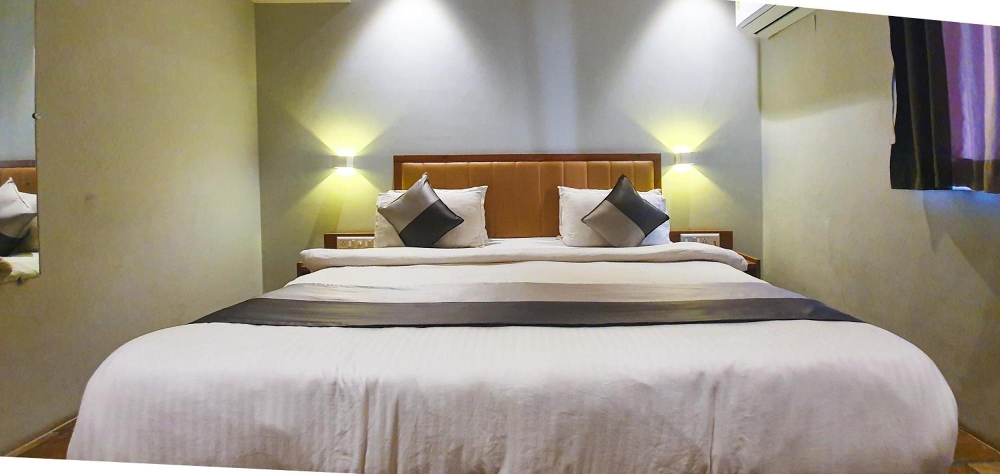 Hotel Nova Star Rajkot Extérieur photo