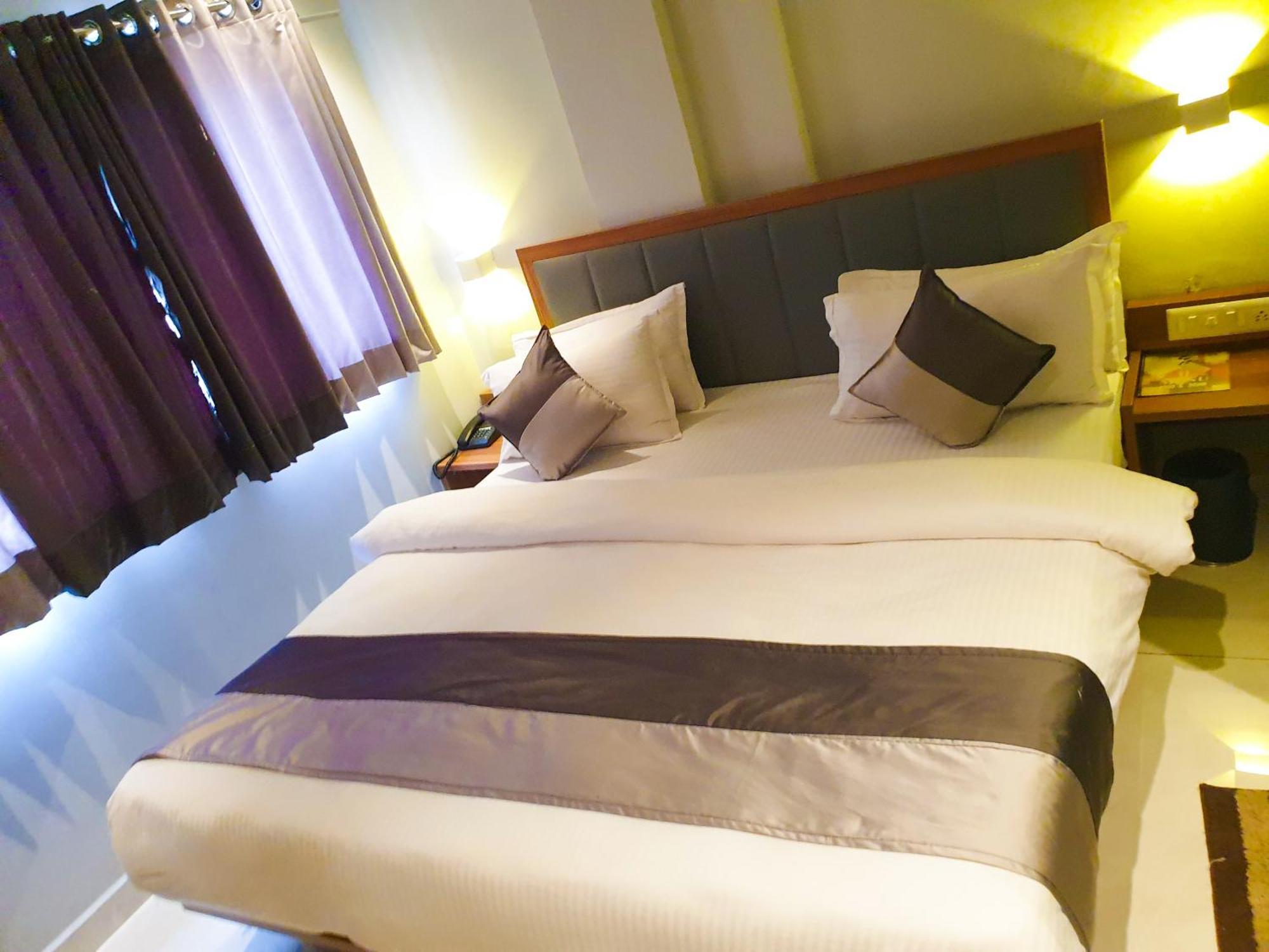Hotel Nova Star Rajkot Extérieur photo