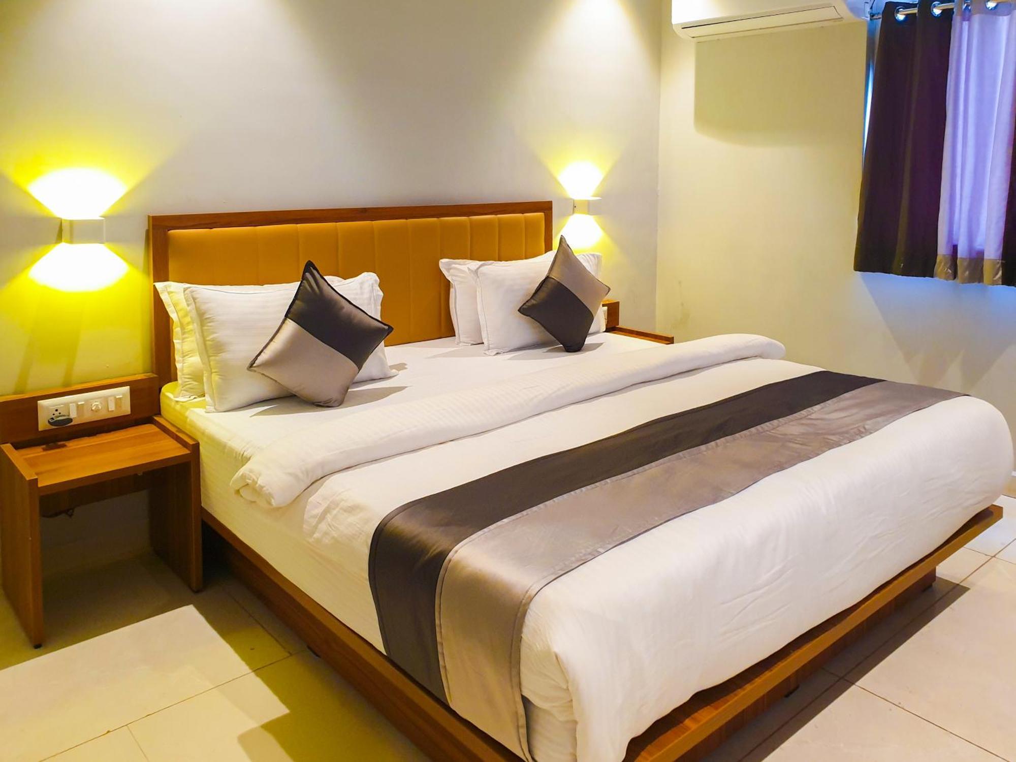 Hotel Nova Star Rajkot Extérieur photo