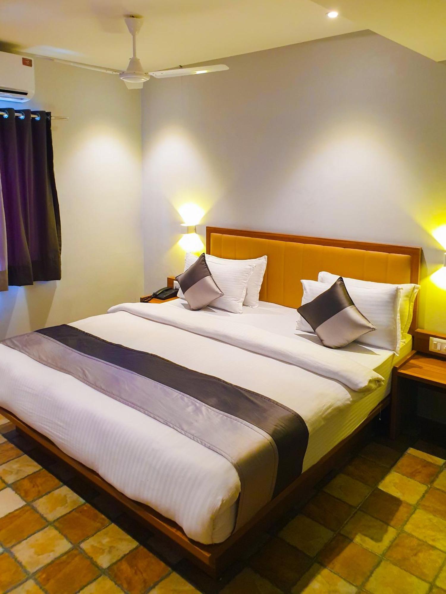 Hotel Nova Star Rajkot Extérieur photo