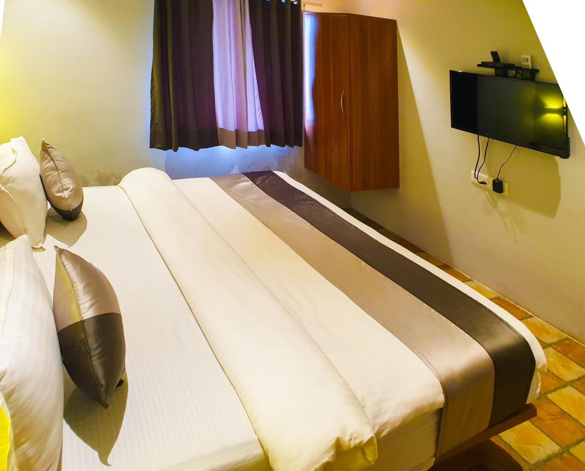 Hotel Nova Star Rajkot Extérieur photo